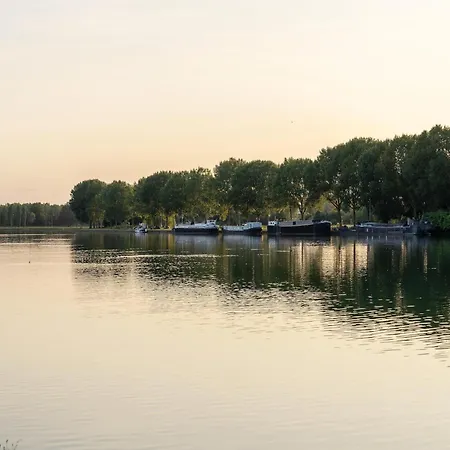 Duplex By Fouage Pond With Stunning Views 度假居 *
